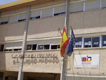 fachada-colegio-antonio-machado.jpg