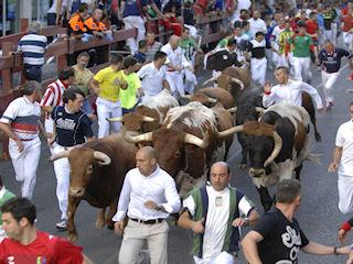 Imagen Más de 2.800 corredores en el cuarto encierro.