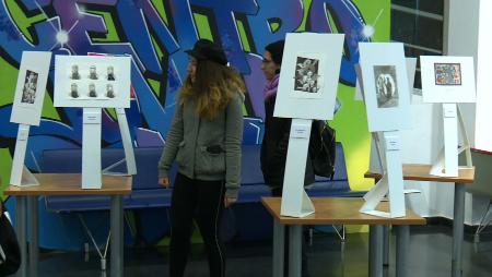 Imagen Los alumnos de los cursos exponen sus fotos e ilustraciones en el Centro...