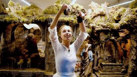 Imagen Guillermina de Bedoya 'le baila' al Belén Monumental de Sanse
