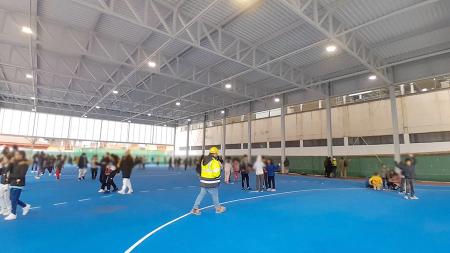 Imagen El alumnado del CEIP Valvanera estrena la nueva pista deportiva cubierta