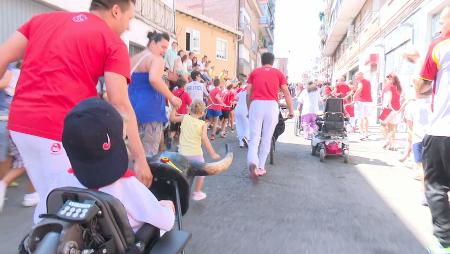 Imagen Calurosa acogida del encierro infantil para participantes con movilidad...
