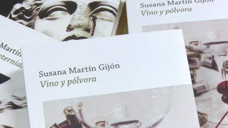 Imagen Susana Martín presenta en la Biblioteca Central el libro Vino y pólvora
