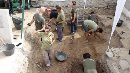 Imagen Aparecen los primeros restos óseos en la exhumación de una de las fosas...