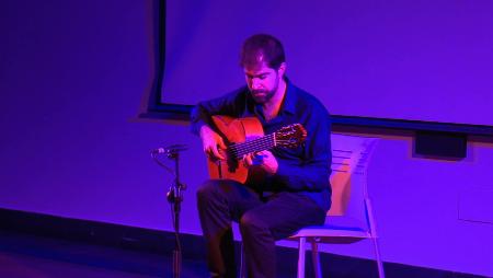 Imagen La guitarra de Miguel Fraile arrancó la temporada de Los Viernes de la...