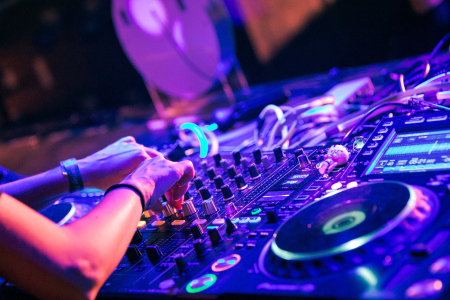 Imagen Un DJ para jóvenes y espectáculos infantiles llenarán de magia el fin de...