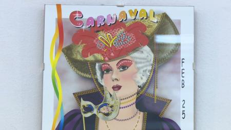 Imagen Muchas máscaras y colores vivos en el concurso de carteles de Carnaval...