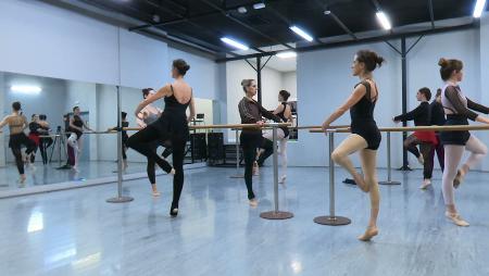 Imagen Actividad física, artística y mental: el baile como terapia en Eszena...