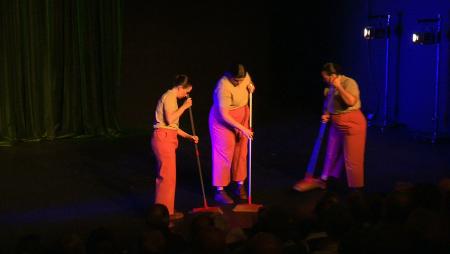 Imagen “Las que limpian”, acidez política en el Teatro de Cerca del TAM de Sanse