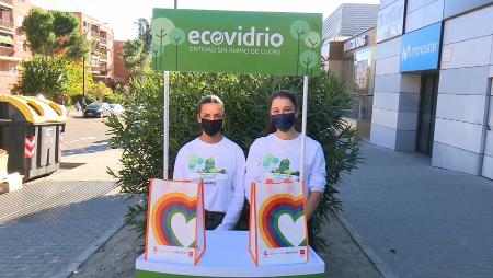 Imagen “Reciclo y Reforesto”, la campaña de  Ecovidrio también a pie de calle...