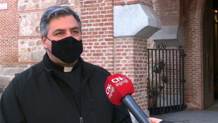 Imagen Javier Sánchez-Cervera, el nuevo párroco que está en casi todos los medios
